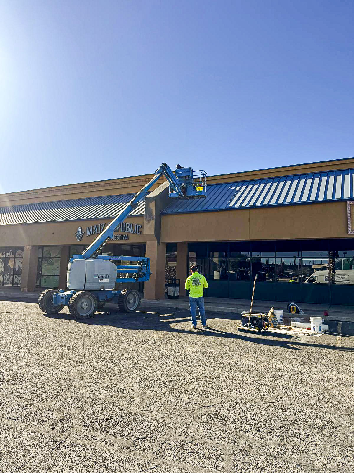 Airway Shopping Center before roof restoration